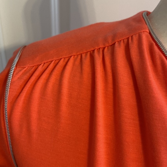 Beautiful Coral Zipper Detail Nygard T Shirt. Size XS-Small - Picture 5 of 9